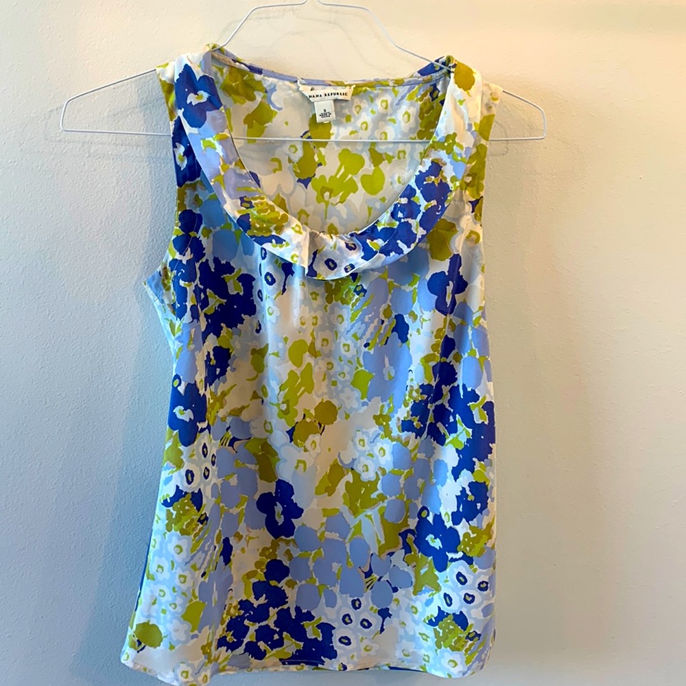 Sleeveless Banana Republic silk blouse size small